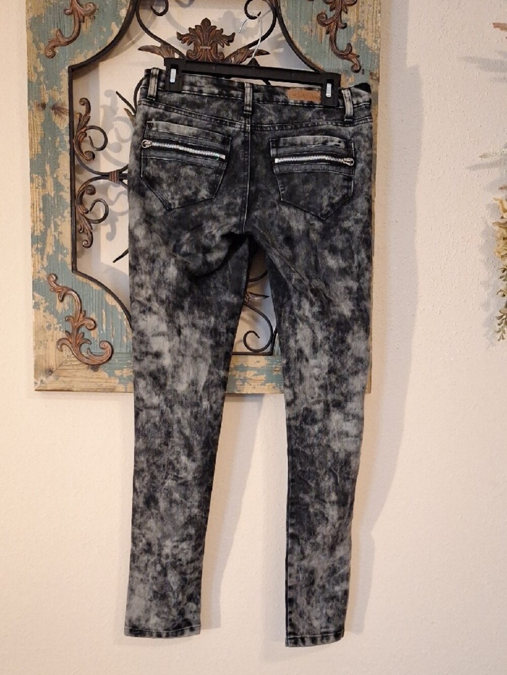 Women's Black Acid-Wash Skinny Jeans. Size 5 - Picture 4 of 7